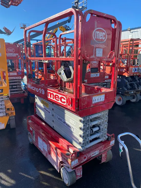 2017 MEC MICRO 19 Scissor Lift