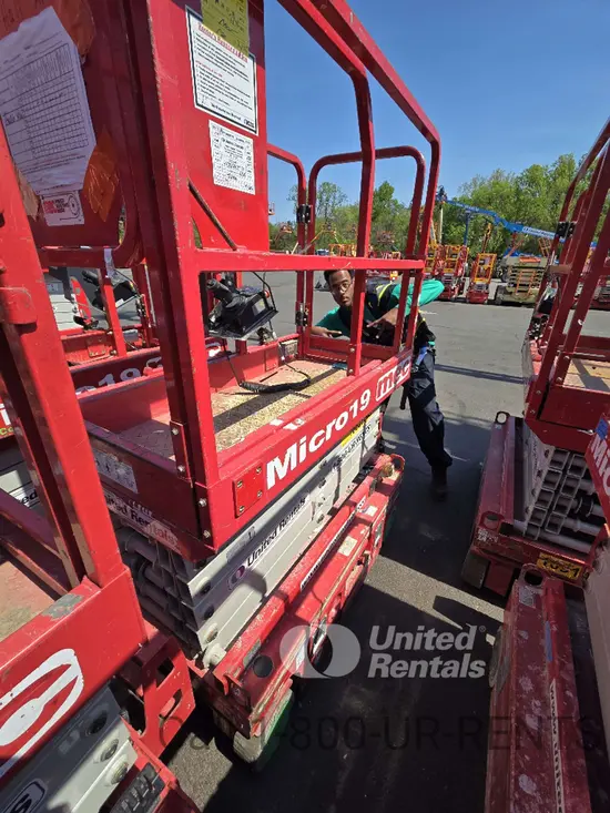 2018 MEC MICRO 19 Scissor Lift