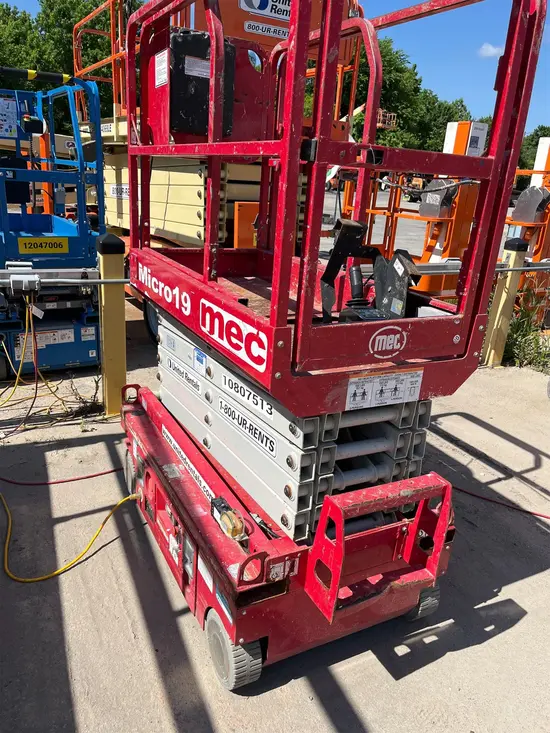 2018 MEC MICRO 19 Scissor Lift