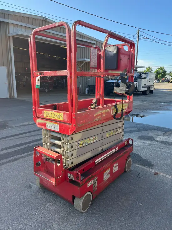 2019 MEC MICRO 19 Scissor Lift