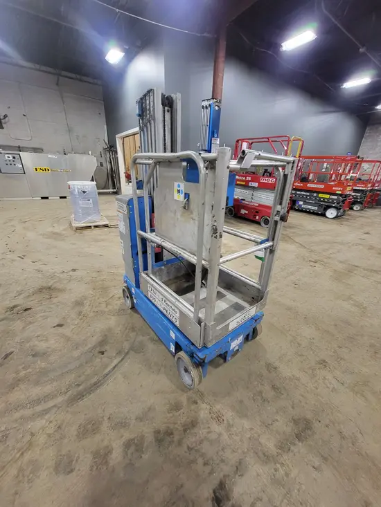 2017 Genie GR-20 Self-Propelled One-Person Lift