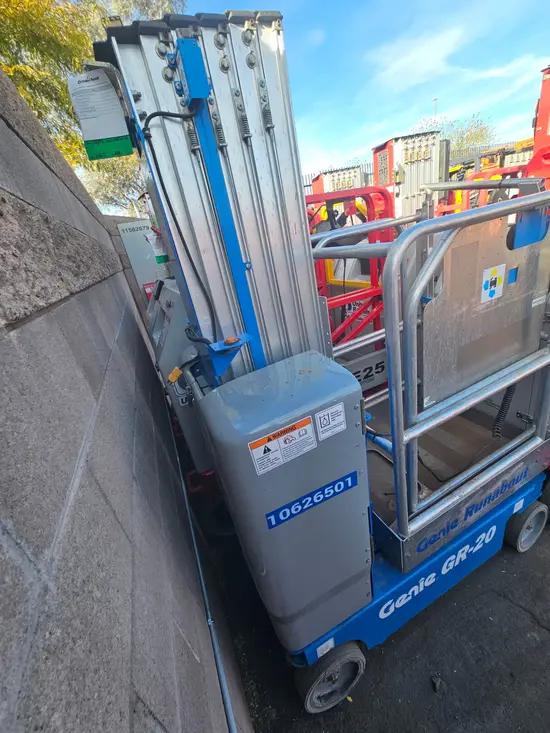 2017 Genie GR-20 Self-Propelled One-Person Lift