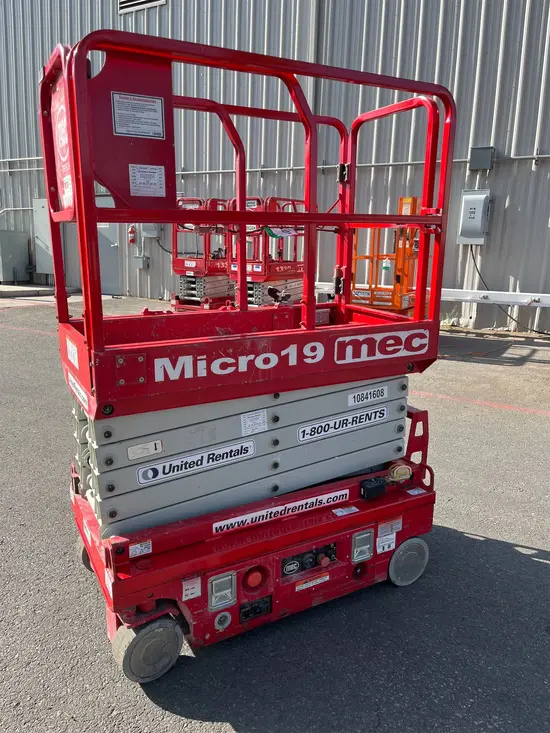 2018 MEC MICRO 19 Scissor Lift