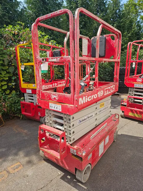 2018 MEC MICRO 19 Scissor Lift