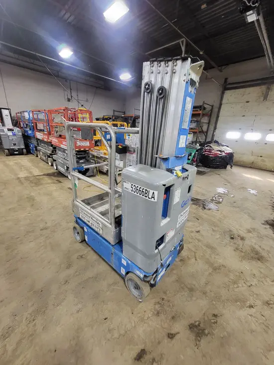2017 Genie GR-20 Self-Propelled One-Person Lift