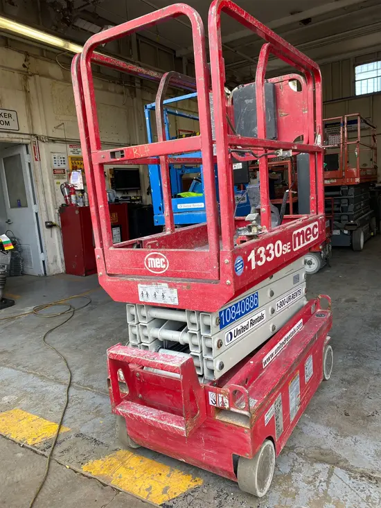 2018 MEC 1330SE Scissor Lift
