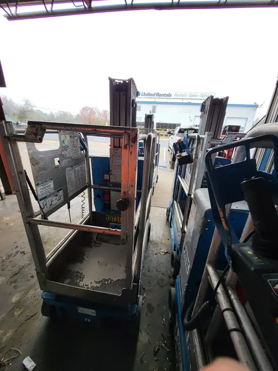 2018 Genie GR-20 Self-Propelled One-Person Lift