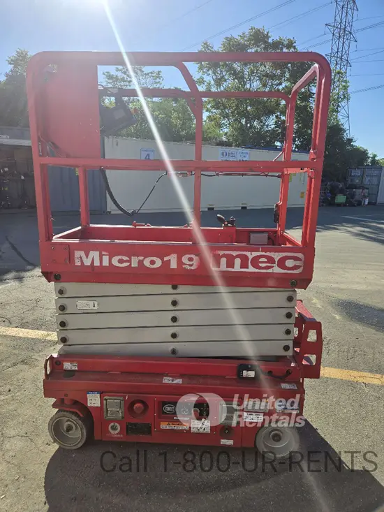 2018 MEC MICRO 19 Scissor Lift