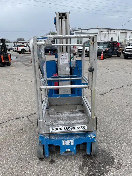 2018 Genie GR-20 Self-Propelled One-Person Lift