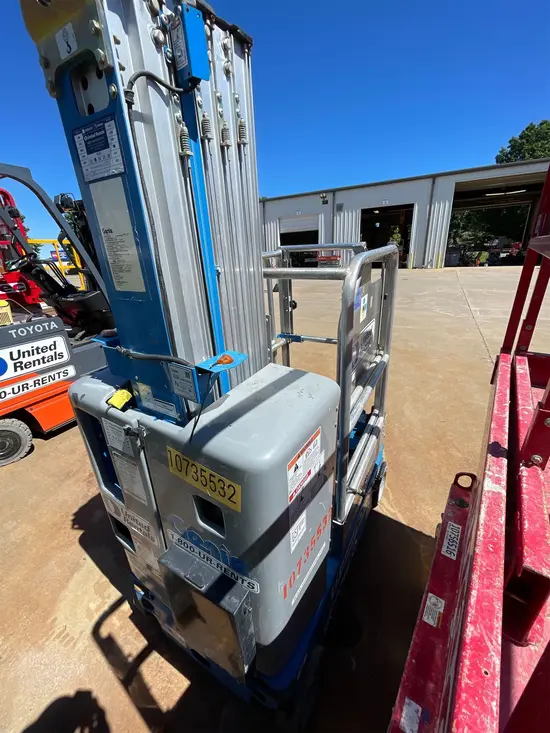 2018 Genie GR-20 Self-Propelled One-Person Lift