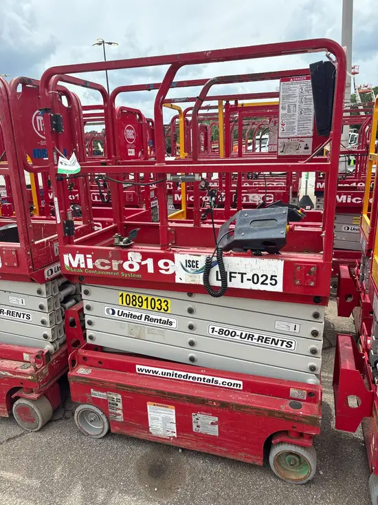 2019 MEC MICRO 19 Scissor Lift