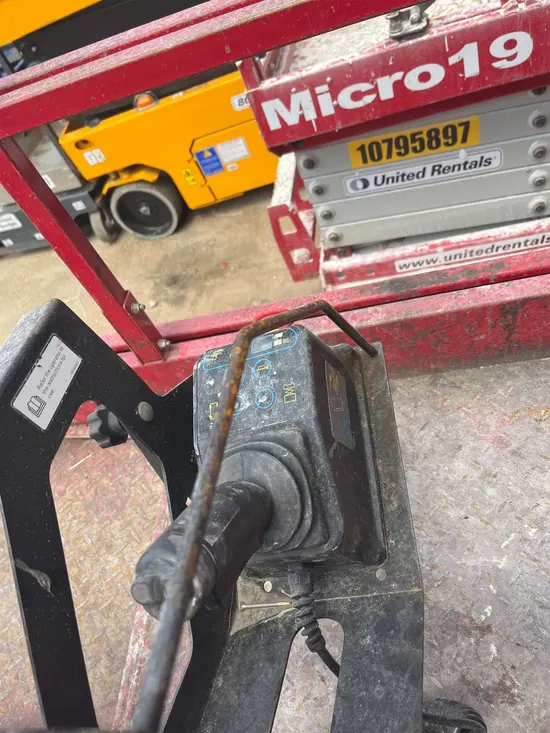 2018 MEC MICRO 19 Scissor Lift