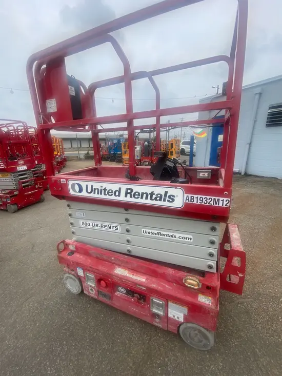 2019 MEC MICRO 19 Scissor Lift