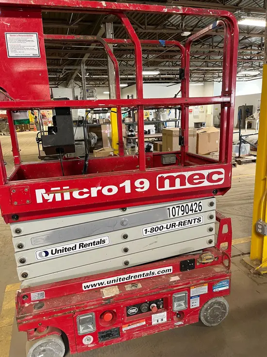 2018 MEC MICRO 19 Scissor Lift