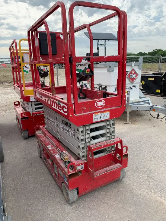 2018 MEC MICRO 19 Scissor Lift