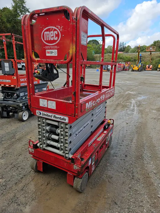 2019 MEC MICRO 19 Scissor Lift