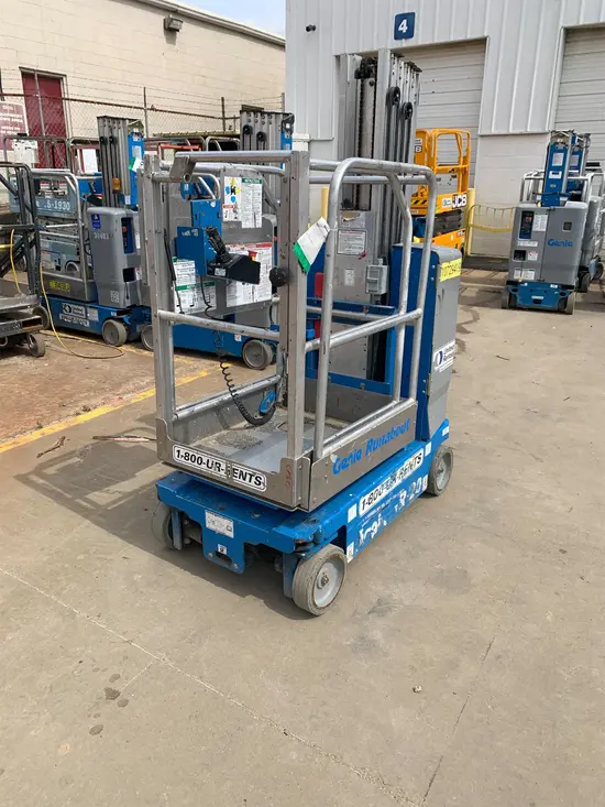 2018 Genie GR-20 Self-Propelled One-Person Lift