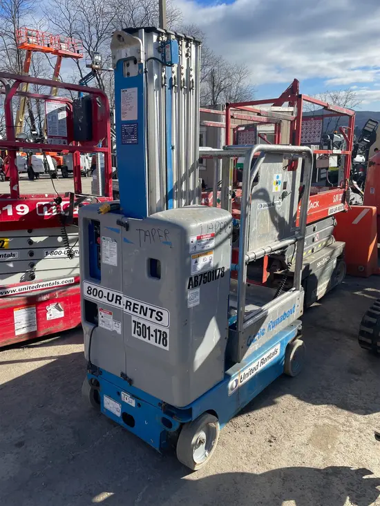 2018 Genie GR-20 Self-Propelled One-Person Lift