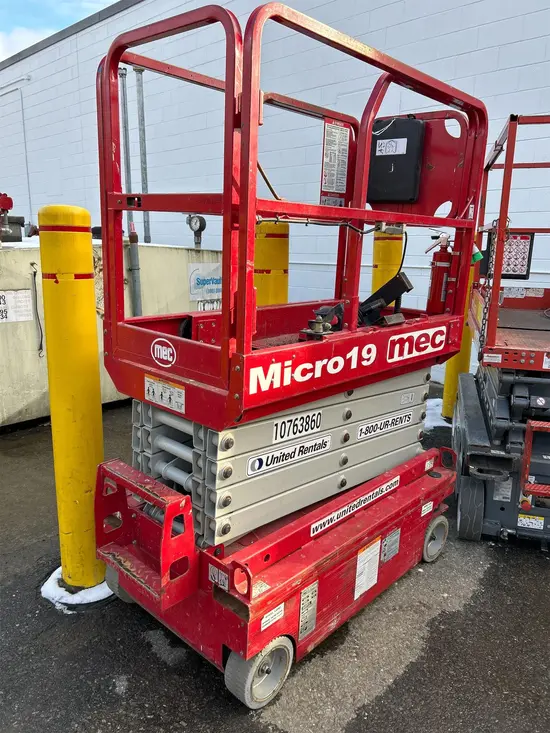 2018 MEC MICRO 19 Scissor Lift