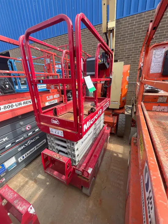 2018 MEC MICRO 19 Scissor Lift