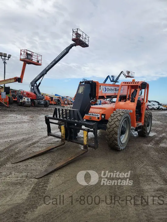 2018 SKYTRAK 8042 Forklift