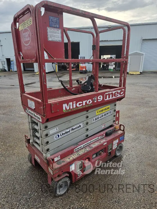 2020 MEC MICRO 19 Scissor Lift