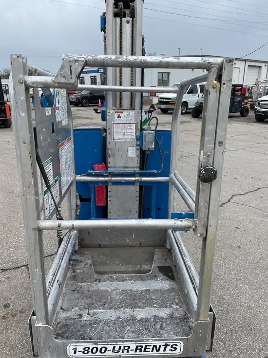 2018 Genie GR-20 Self-Propelled One-Person Lift