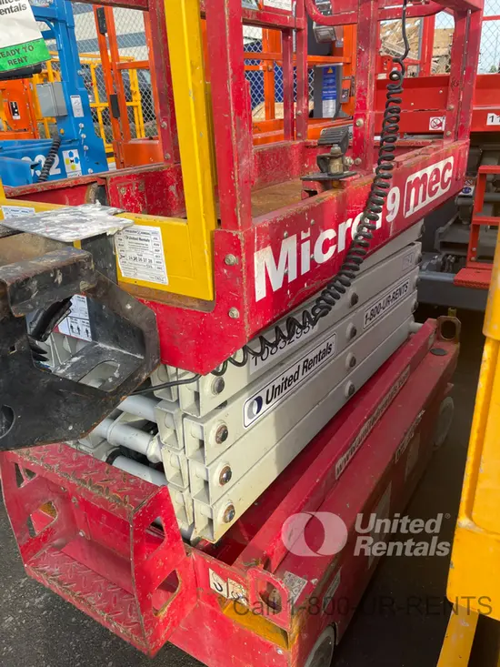 2018 MEC MICRO 19 Scissor Lift