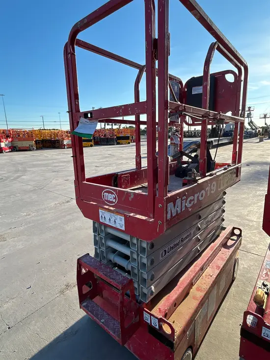 2018 MEC MICRO 19 Scissor Lift