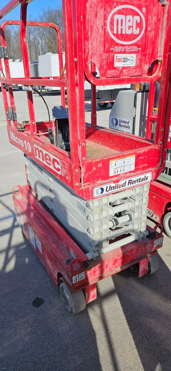 2018 MEC MICRO 19 Scissor Lift