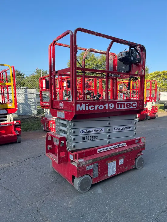 2018 MEC MICRO 19 Scissor Lift