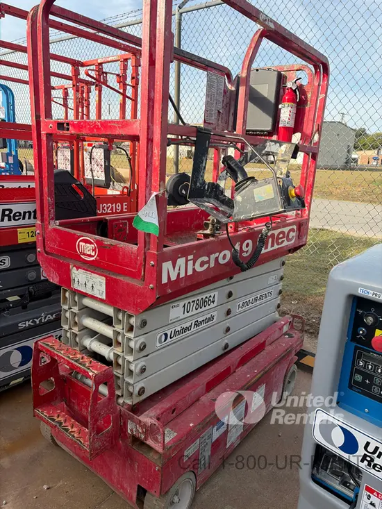 2018 MEC MICRO 19 Scissor Lift