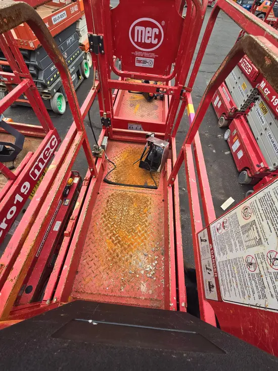 2019 MEC MICRO 19 Scissor Lift