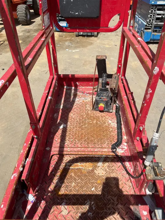 2019 MEC MICRO 19 Scissor Lift