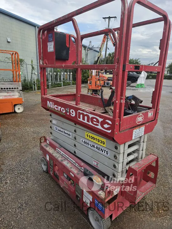 2020 MEC MICRO 19 Scissor Lift