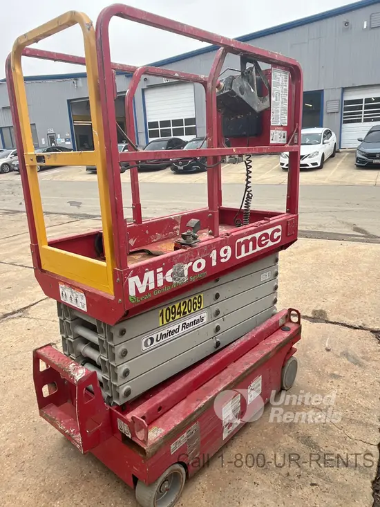 2019 MEC MICRO 19 Scissor Lift