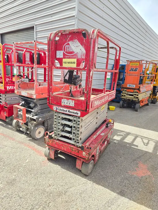 2018 MEC MICRO 19 Scissor Lift