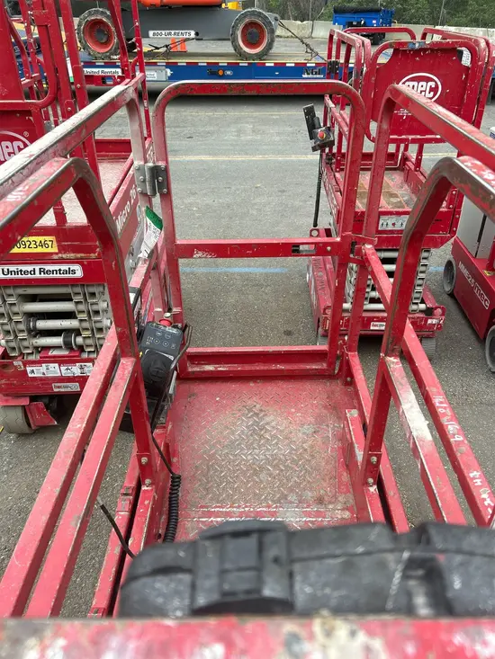 2019 MEC MICRO 19 Scissor Lift