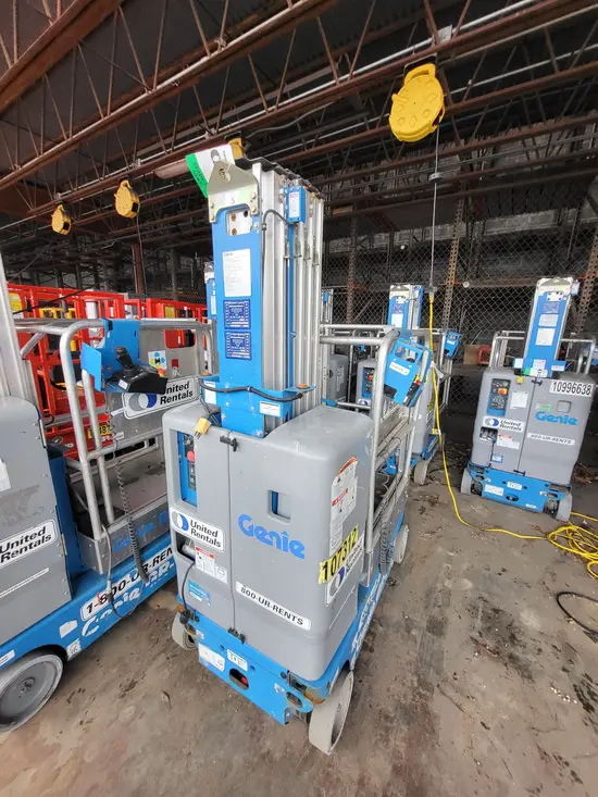 2018 Genie GR-20 Self-Propelled One-Person Lift
