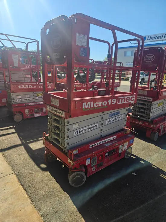 2019 MEC MICRO 19 Scissor Lift