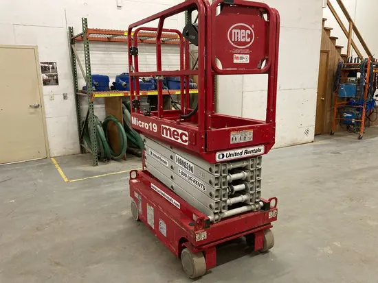 2018 MEC MICRO 19 Scissor Lift