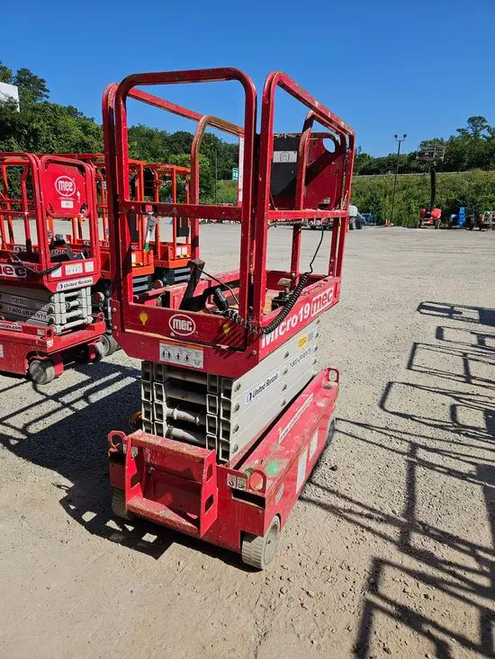 2018 MEC MICRO 19 Scissor Lift