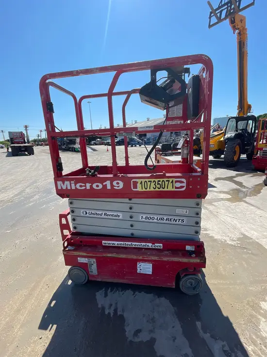 2018 MEC MICRO 19 Scissor Lift