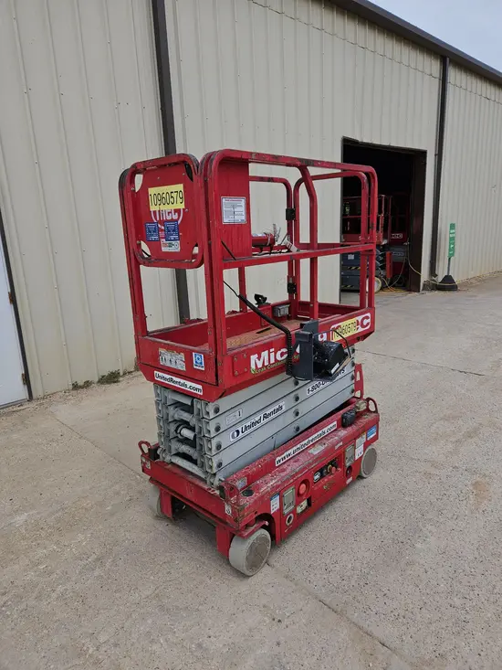 2019 MEC MICRO 19 Scissor Lift