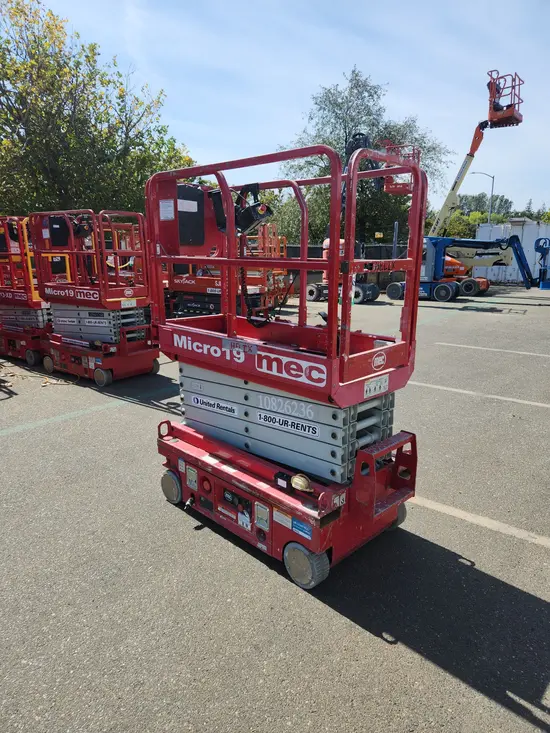 2018 MEC MICRO 19 Scissor Lift