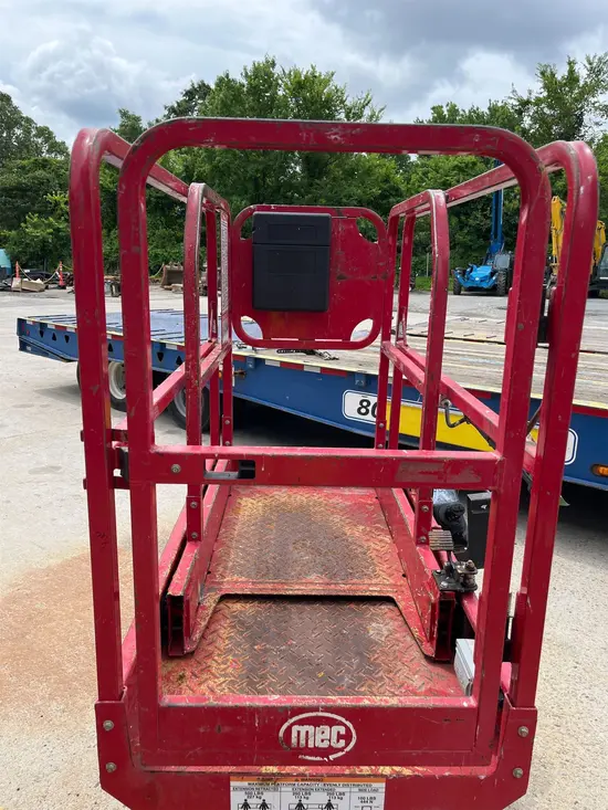 2018 MEC MICRO 19 Scissor Lift