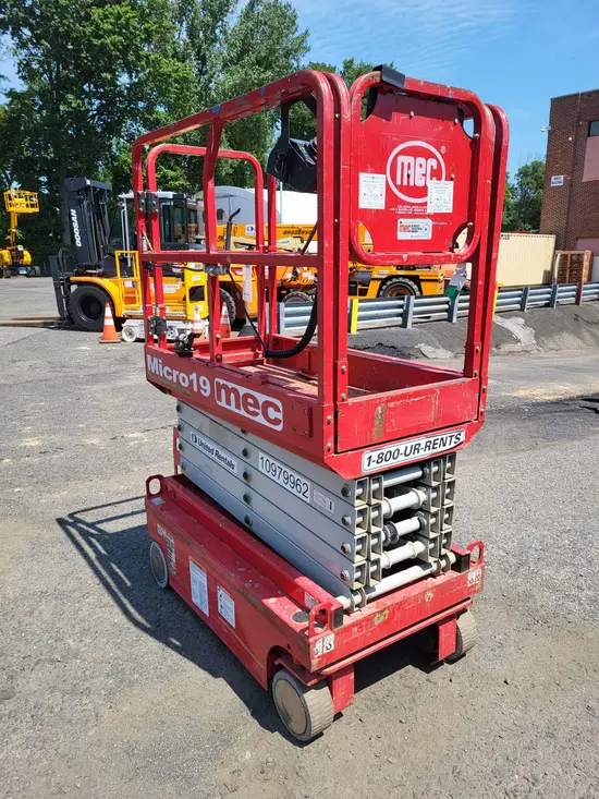 2019 MEC MICRO 19 Scissor Lift