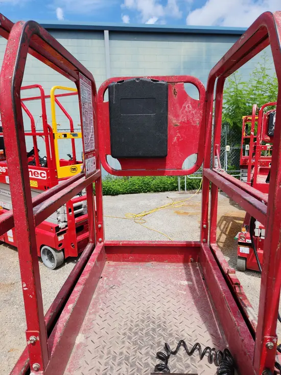 2018 MEC MICRO 19 Scissor Lift