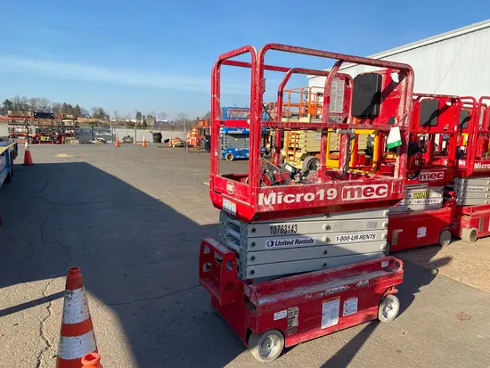 2017 MEC MICRO 19 Scissor Lift