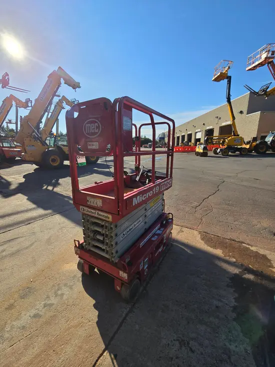 2018 MEC MICRO 19 Scissor Lift